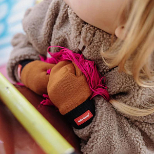 Варежки Hello Hossy "Hotty Blacky", молочный шоколад